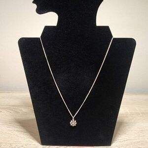 Elegant Silver Flower Pendant Necklace